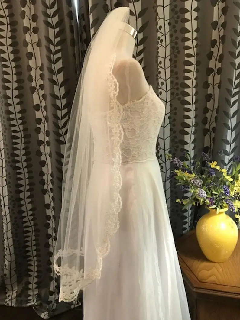 1-Tier Bridal Veil , Lace Veil Alencon Lace Trim Wedding Veil White / Ivory / Champagne Metal Comb - Image 2