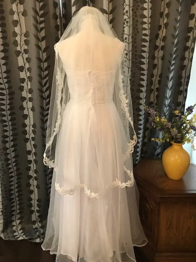 1-Tier Bridal Veil , Lace Veil Alencon Lace Trim Wedding Veil White / Ivory / Champagne Metal Comb - Image 3