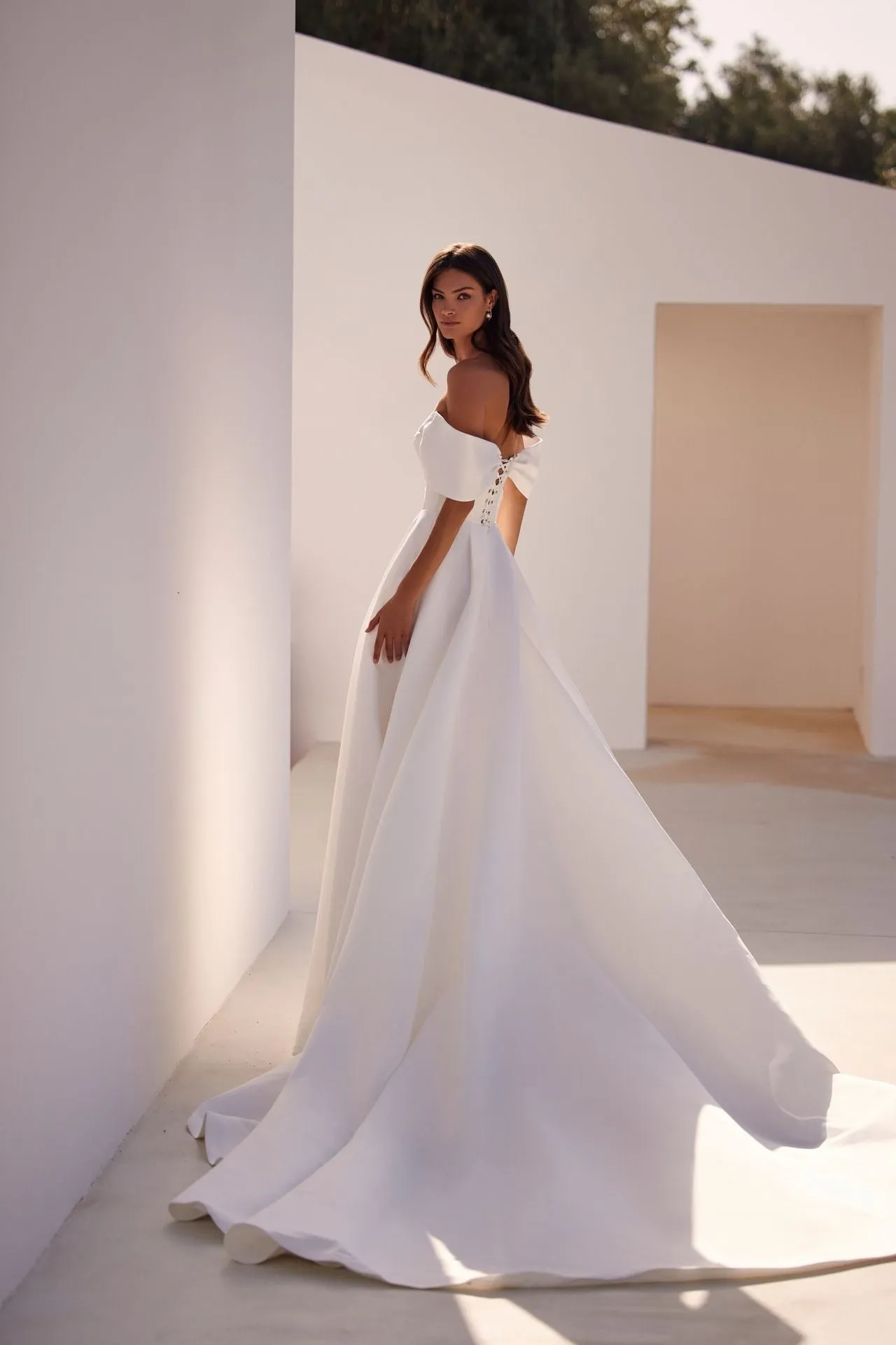 Chic Off-the-Shoulder Wedding Gown with a Boned Corset Modern Vestido De Novia Mermaid Bow Satin Bridal Gown Court Train Princess Wedding Dress - Image 3