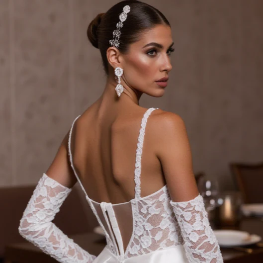 A-Line Wedding Dress with a Halter Neck for a Sophisticated Bridal Look - Image 4
