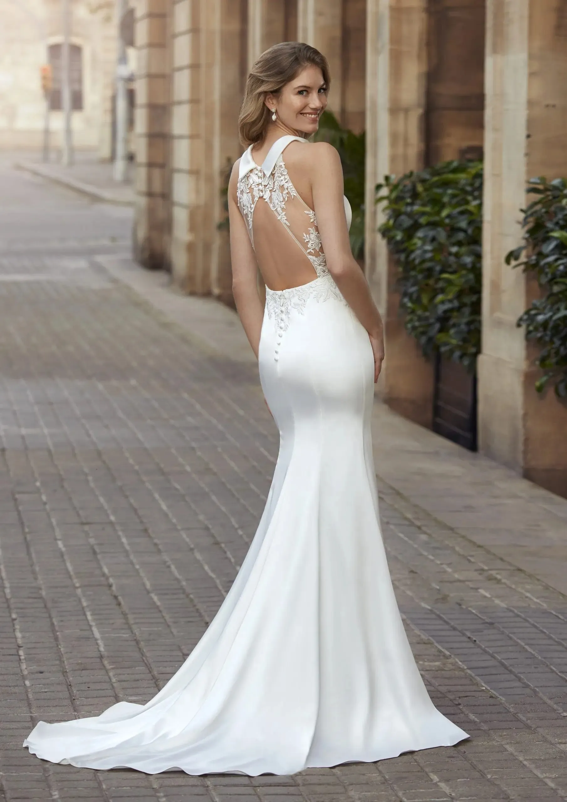 Mermaid Wedding Dress in Crepe Verse Satin Vestido De Novia Wedding Dress Mermaid Bow Satin Bridal Gown Court Train Modern Princess - Image 2