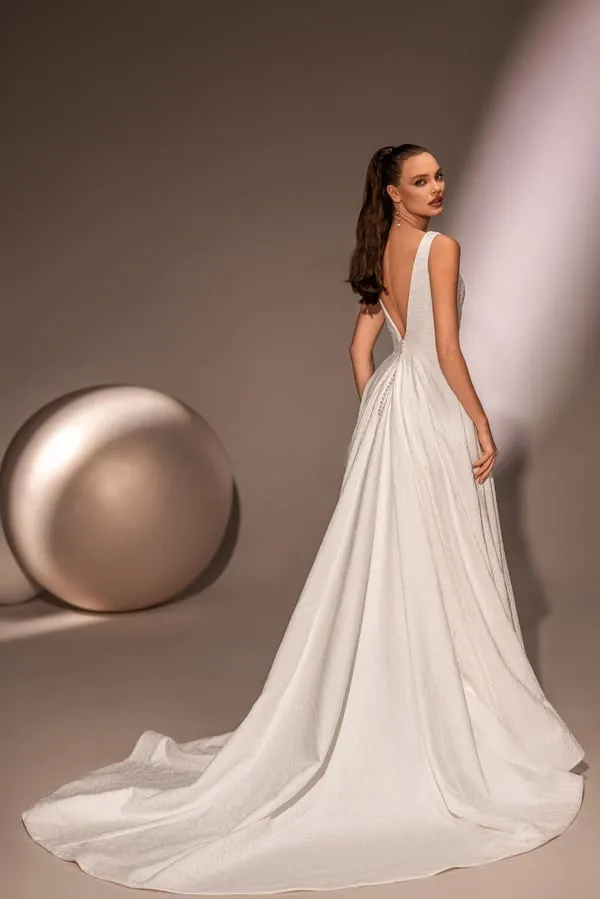 Charming A-Line Wedding Dress with a V-Neckline, Sleeveless Design - Image 2