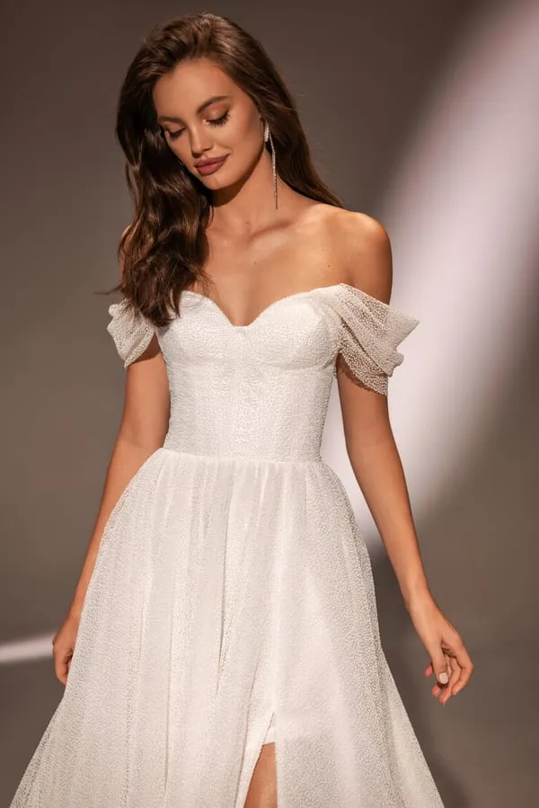 Charming off The shoulder sweetheart Tulle A Line Wedding Dresses side slit Custom Made - Image 3