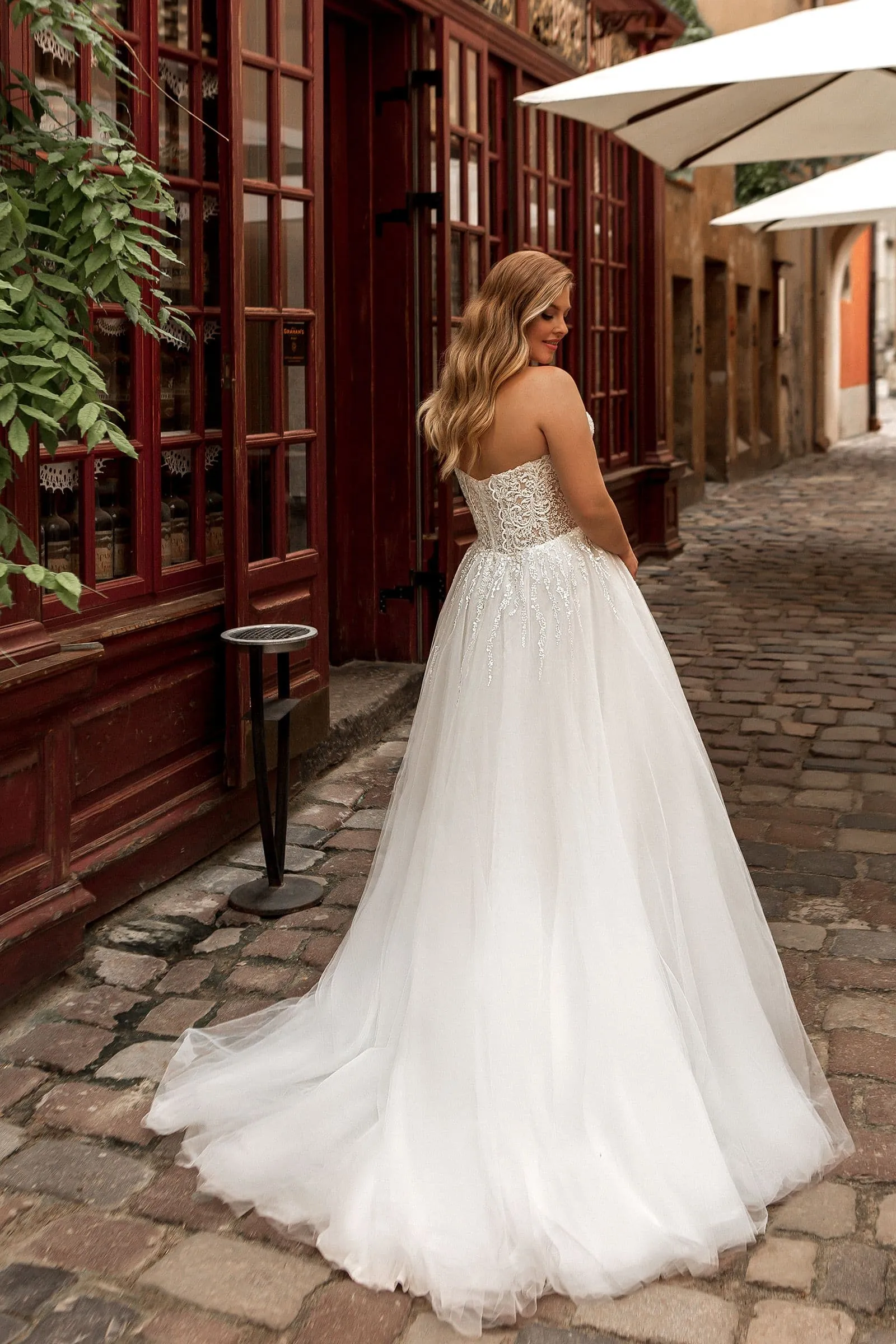 Charming Plus Size Wedding Dresses for Women New Court Train Strapless Bridal Gowns with Lace - Image 2