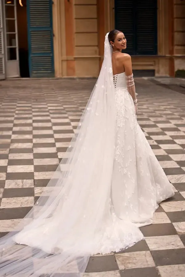 Charming Strapless Wedding Dresses Women Bride Sleeveless Lace Appliques Chapel Train Vestidos De Novia - Image 2