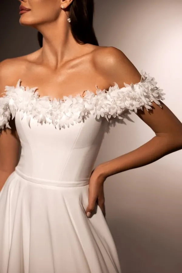 Chic A-Line Wedding Gown with Boat Neckline, Dropped Straps, and Button Embellishments - Image 4