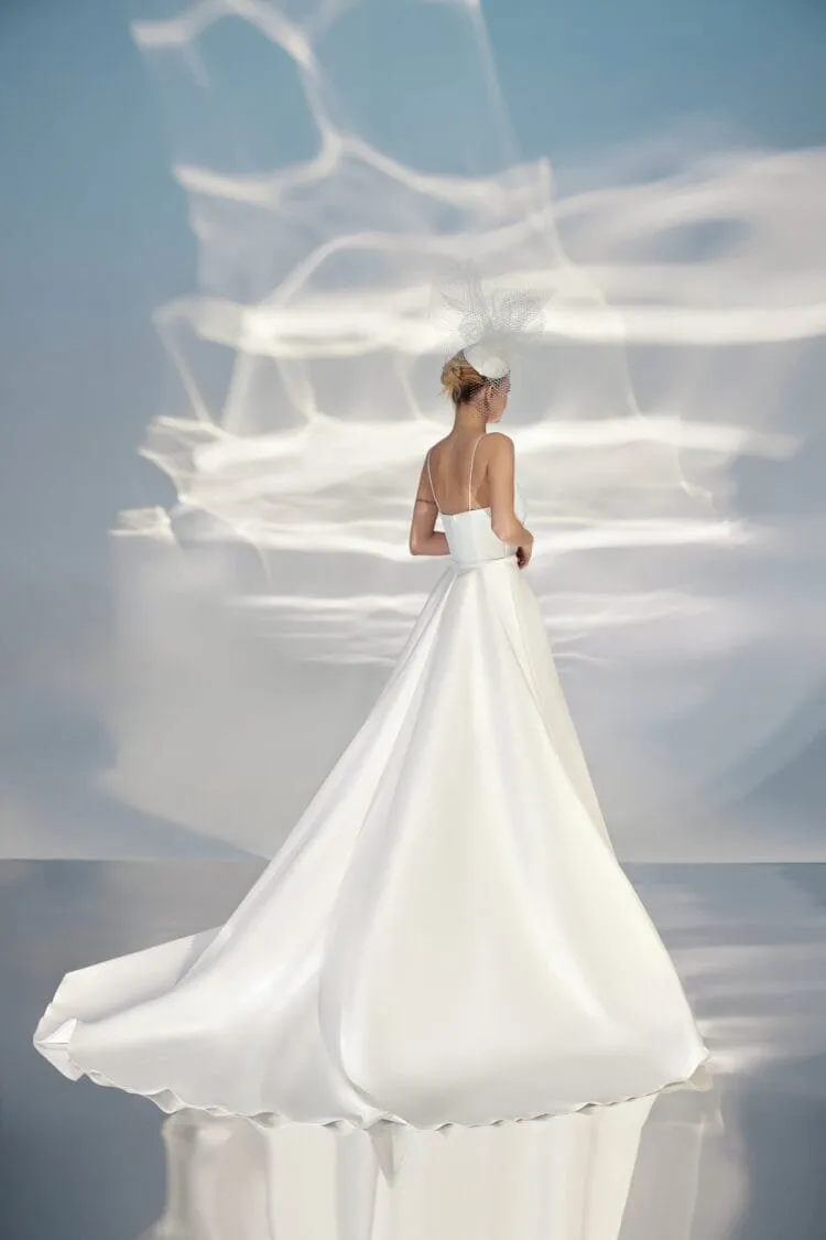 Chic A-Line Wedding Gown with Straps, Sweetheart Neckline, and a Natural Waistline for a Modern and Elegant Bridal Look - Image 2