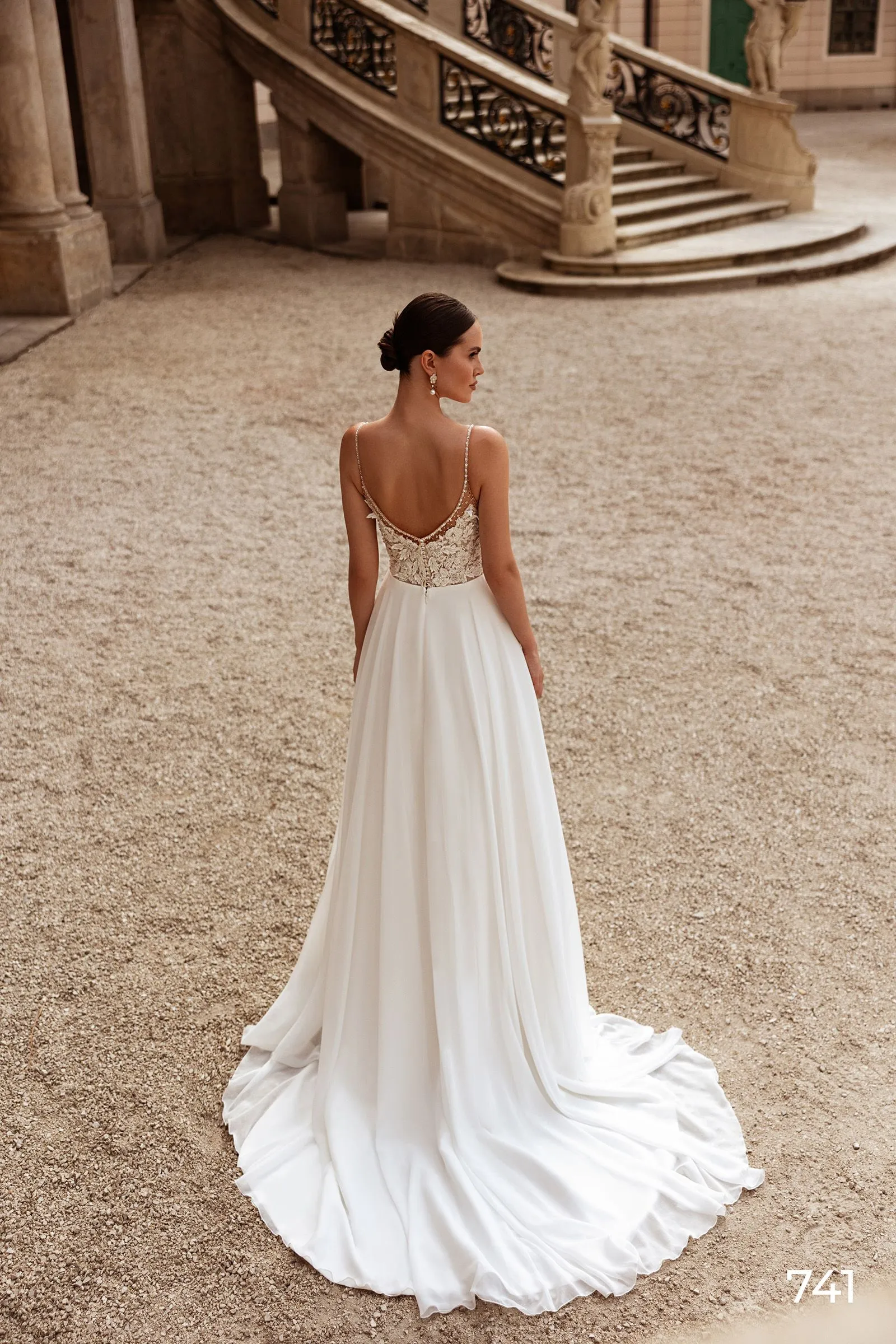 Classic Spaghetti Strap Wedding Dresses V Neck Sleeveless Bridal Gowns Applique Front Slit Floor Length A-Line Customized - Image 2