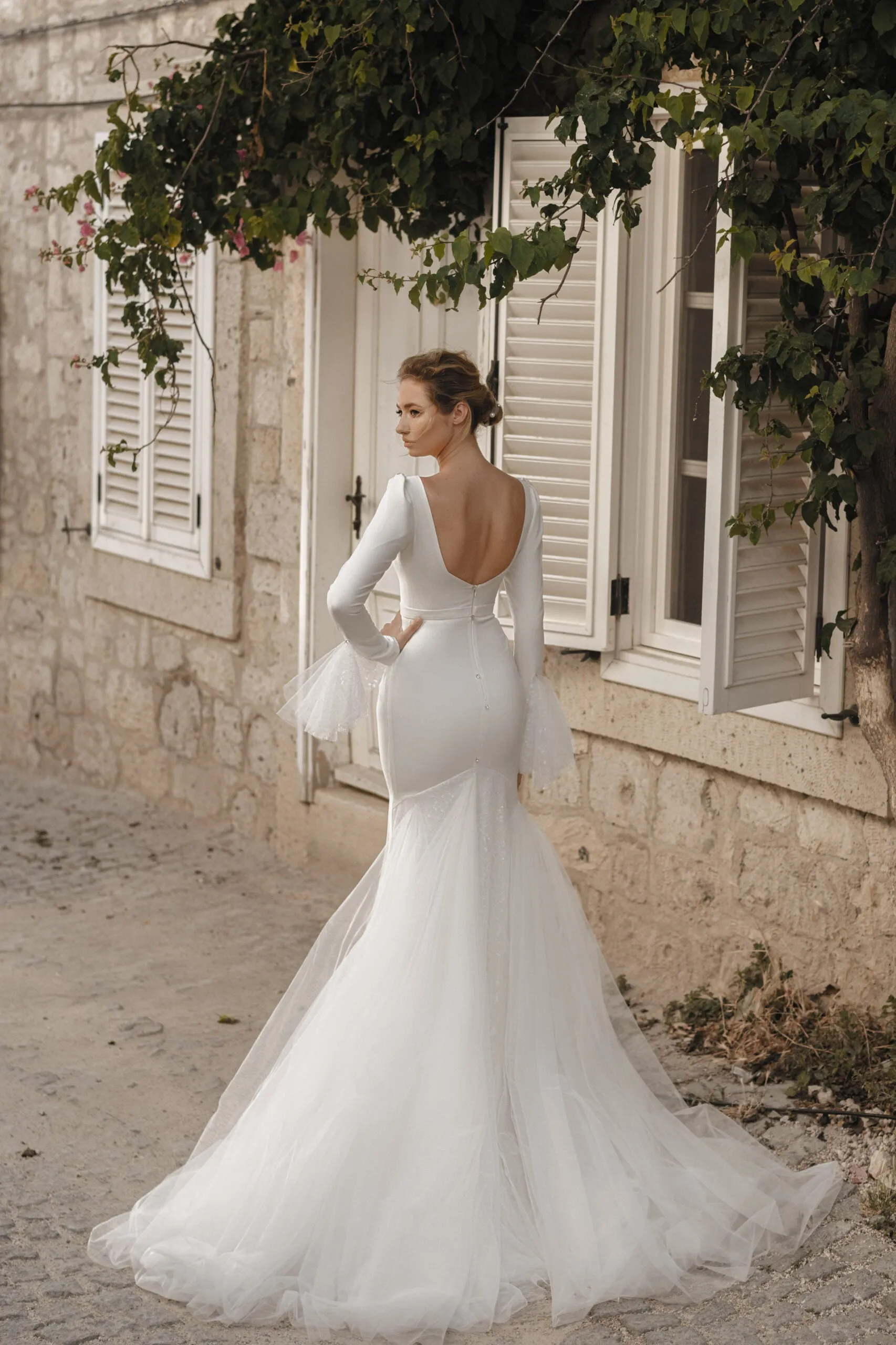 Customized Wedding Gown Boat Neck Elegance Sheath Fit Long Sleeves Completed a Sensuous Slit for Bridal Dress - Image 3