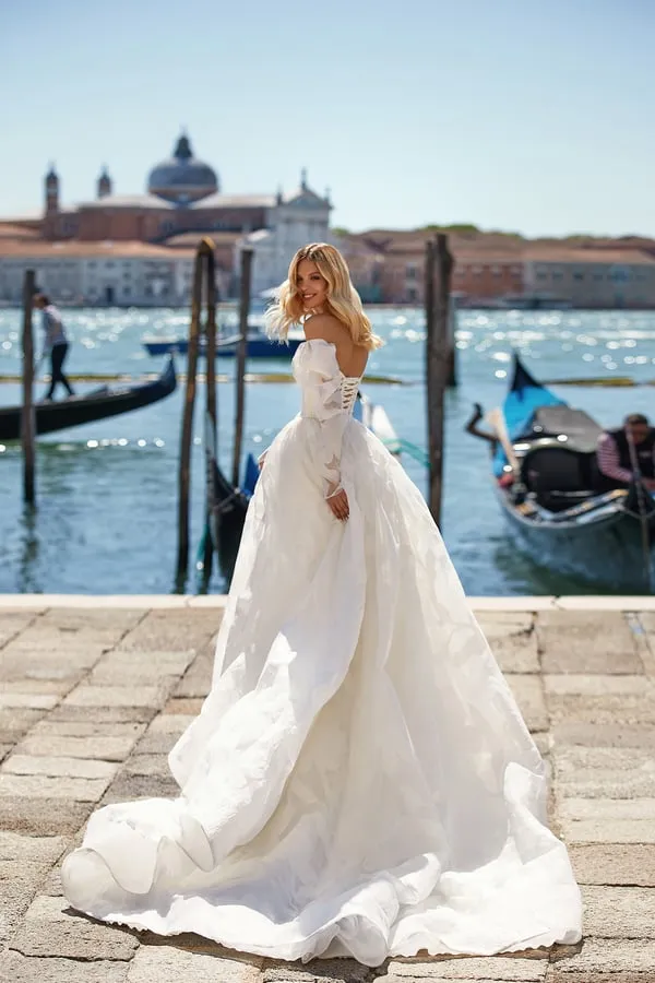 Elegant A-Line Wedding Dress with Long Sleeves and Sweetheart Neckline, Featuring a Natural Waistline for a Classic Bridal Look - Image 2