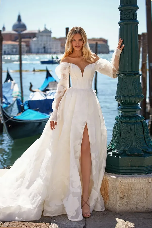 Elegant A-Line Wedding Dress with Long Sleeves and Sweetheart Neckline, Featuring a Natural Waistline for a Classic Bridal Look - Image 3