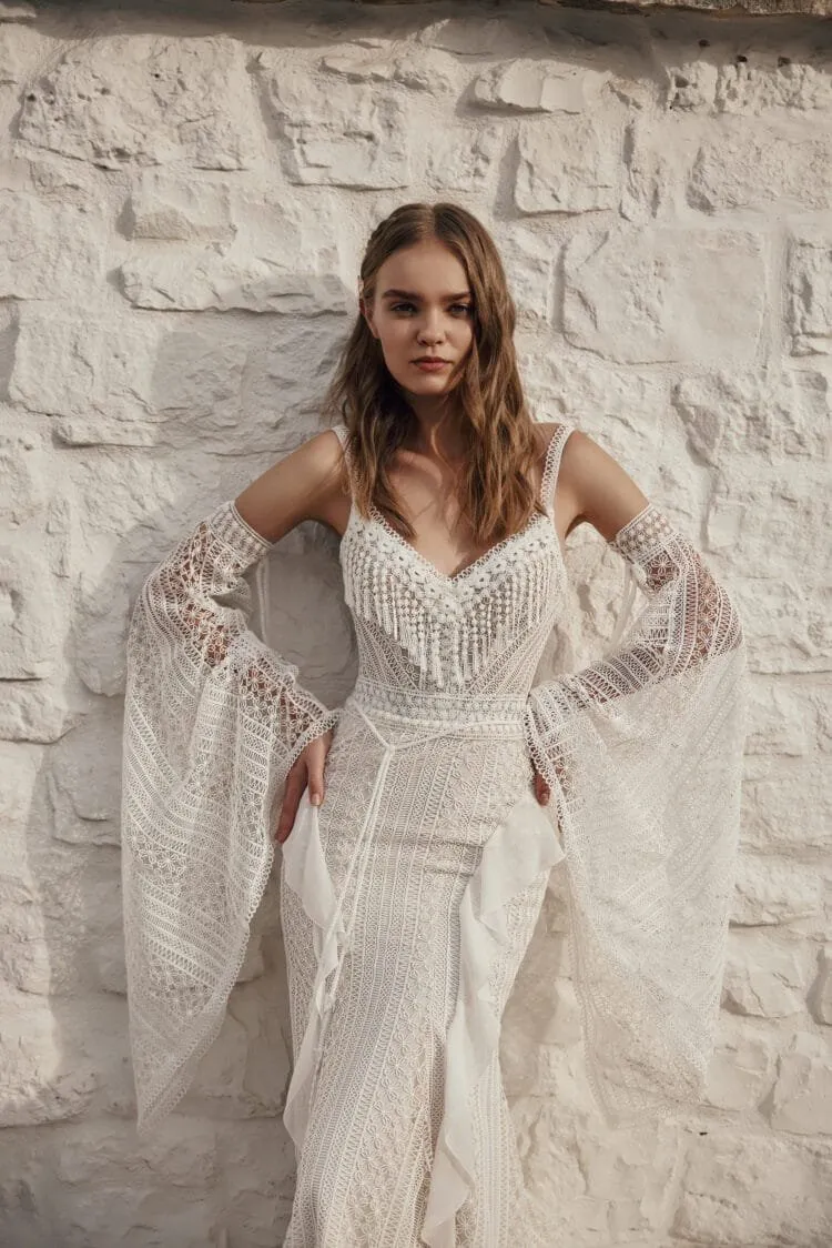 Elegant Beach Wedding Dress with Long Sleeves, Sweetheart Neckline & Delicate Lace for a Graceful and Romantic Bridal Look - Image 2