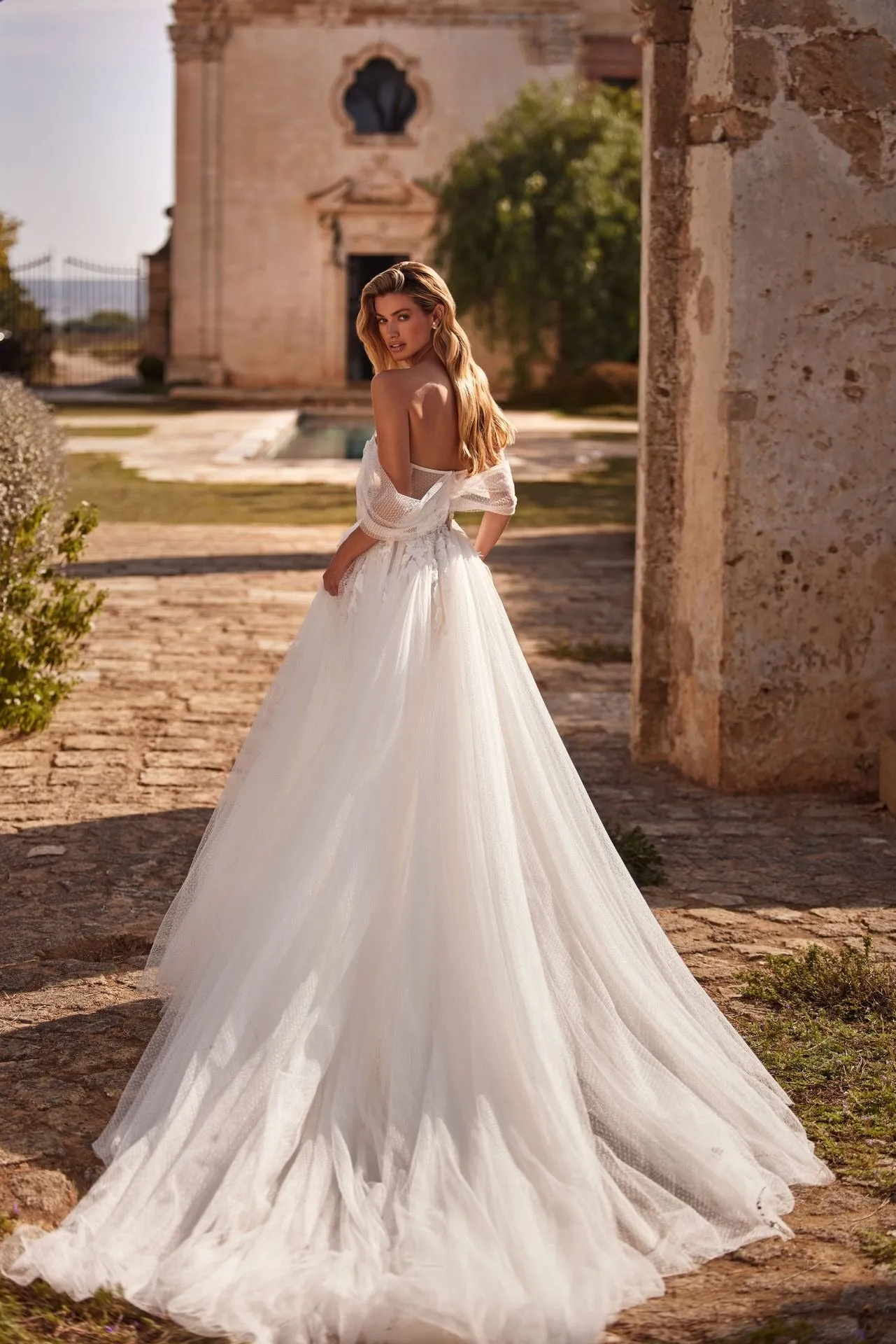 Dreamy A-Line Gown Cut from a Lightweight Mesh Tulle Fabric Princess Wedding Dress Bow Vestido De Novia Mermaid Satin Bridal Gown Modern Court Train - Image 3