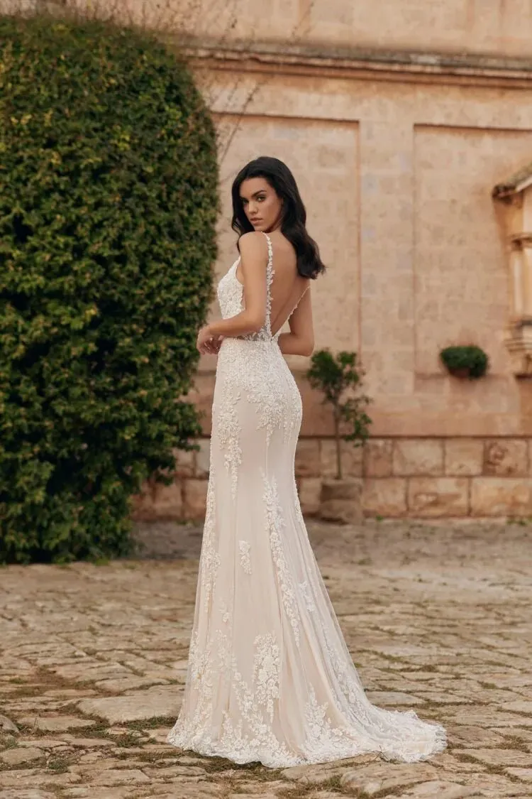 Elegant Sheath Wedding Dress with Strapless V-Neckline, and Natural Waistline for a Stunning Bridal Look - Image 2