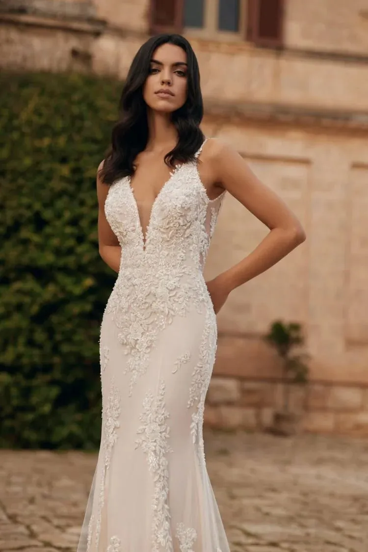 Elegant Sheath Wedding Dress with Strapless V-Neckline, and Natural Waistline for a Stunning Bridal Look - Image 3