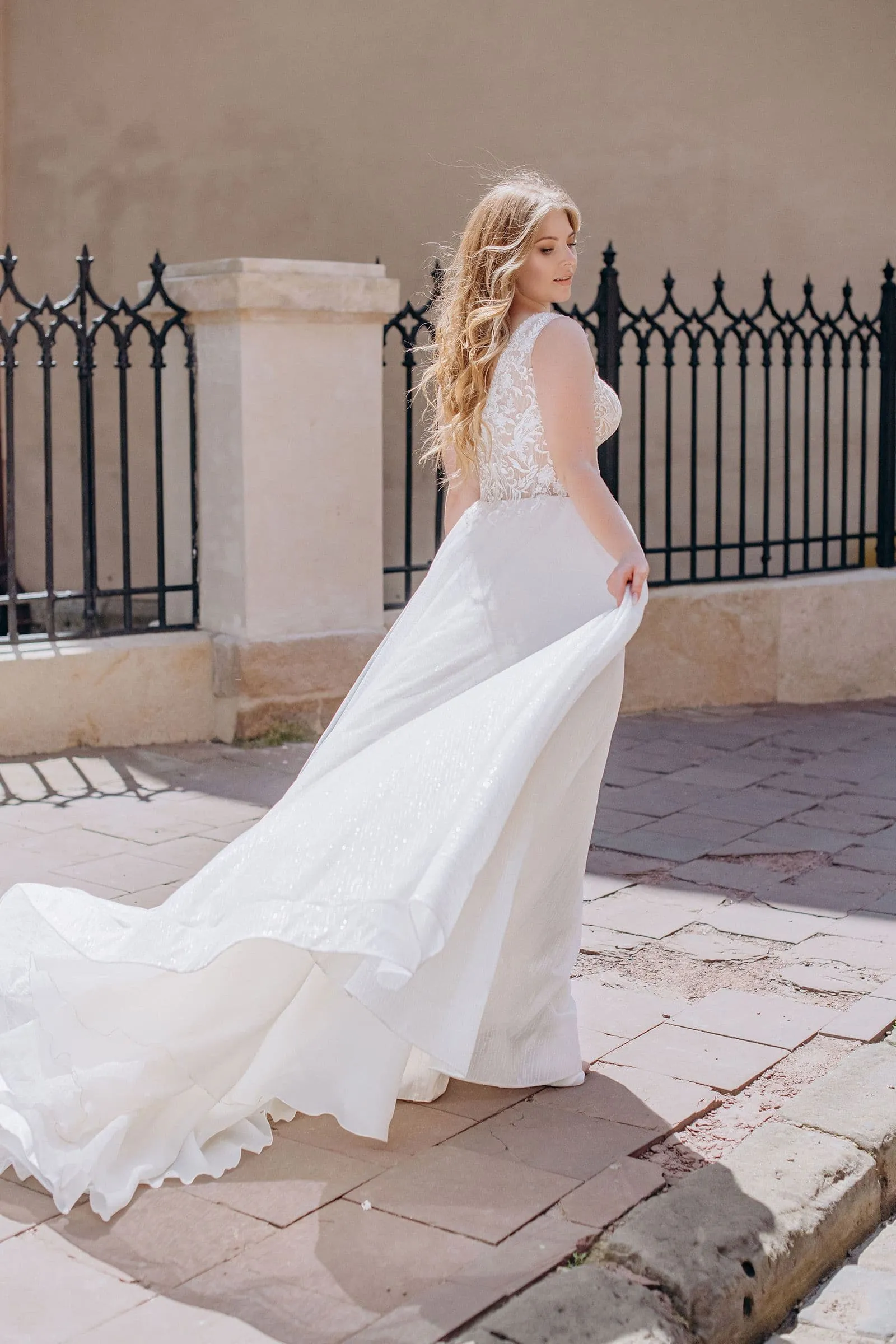 Elegant Wedding Dresses Plus Size V Neck Sleeveless Bride Gowns Applique Back Zipper Sweep Train A-Line Tulle Vestidos De Novia - Image 2