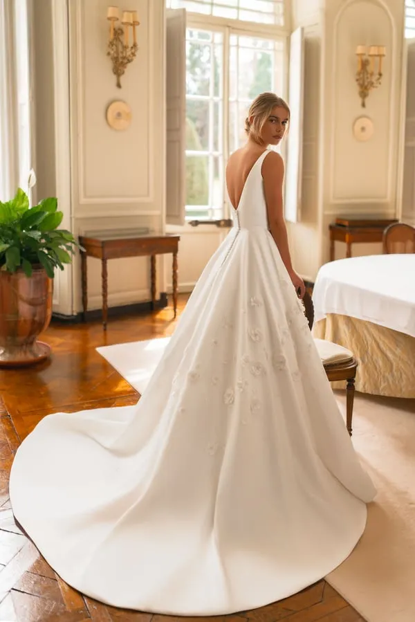 Exquisite A-line Appliques Wedding Dresses Ladies Court Train Open Back Sleeveless V-neck Corset Bridal Dresses Custom - Image 2