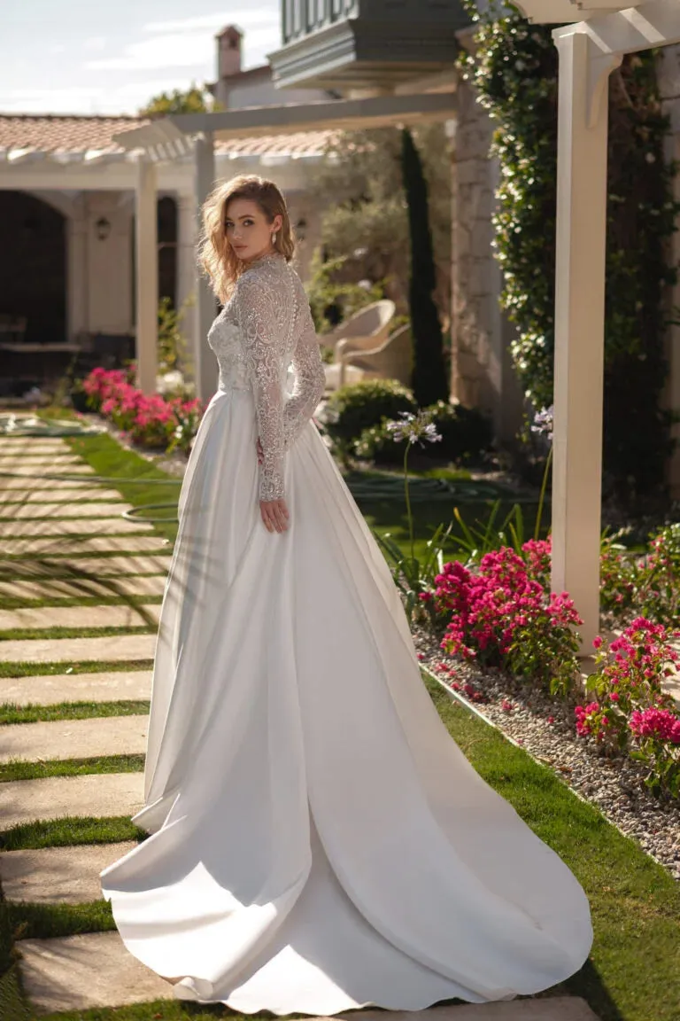 Exquisite Wedding Dresses sequined Lace Long Sleeves Bridal Gowns Custom Made Sexy Split Button Back Sweep Train Robes - Image 2