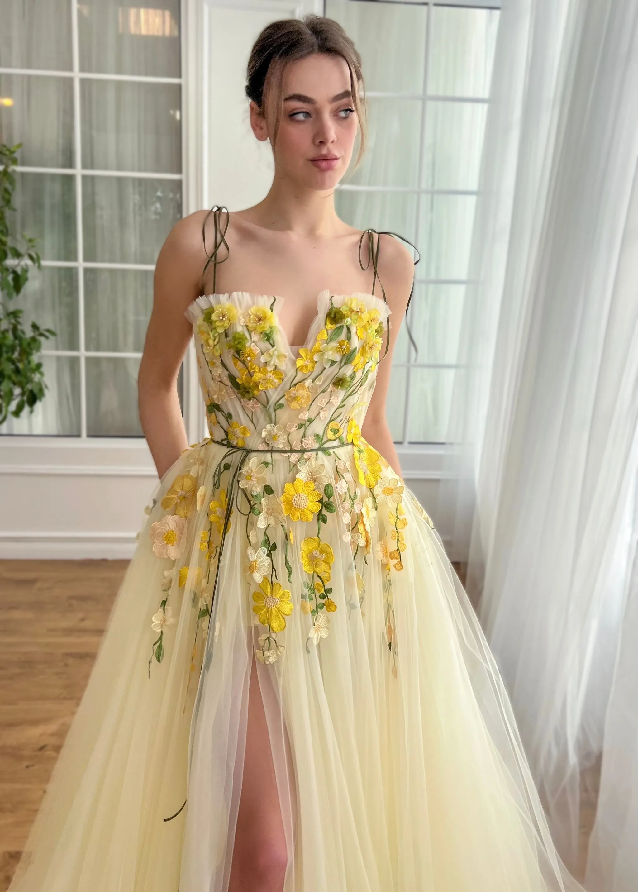 Faint Yellow A-line Prom Dresses Lace Appliques Spaghetti Strap Formal Evening Sweep Train Side Split Sleeveless Clubbing - Image 9