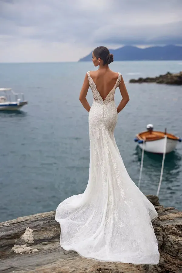 Glamorous Mermaid Wedding Dress with Sleeveless Design, V-Neckline, and Exquisite Embroidery Embellishments - Image 2