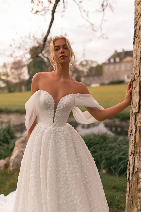 Gorgeous Lace Sweep Train A-Line Wedding Dress Chic Pleated Sweetheart Appliques Off Shoulder Princess Bridal Gown - Image 4