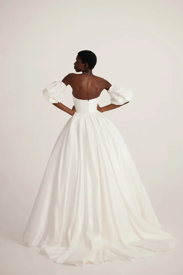 Graceful Wedding Gown with a Flattering Silhouette, Intricate Details, and Timeless Elegance for a Breathtaking and Unforgettable Bridal Look - Image 2