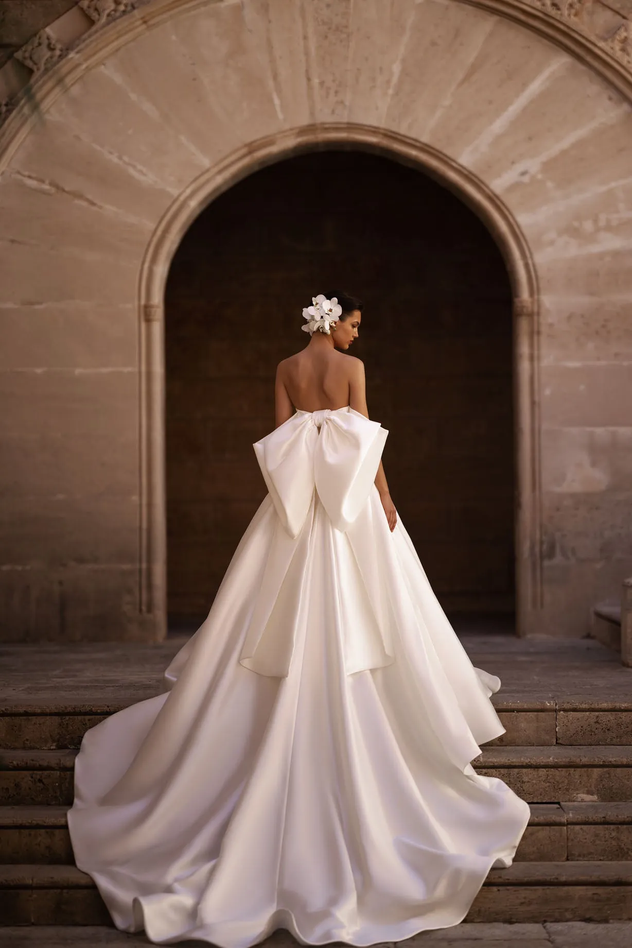 Introducing our captivating A-line wedding dress, a vision of elegance and sophistication. Crafted from luxurious glossy fabric, it exudes a radiant sheen that commands attention and creates a sense of opulence. - Image 2