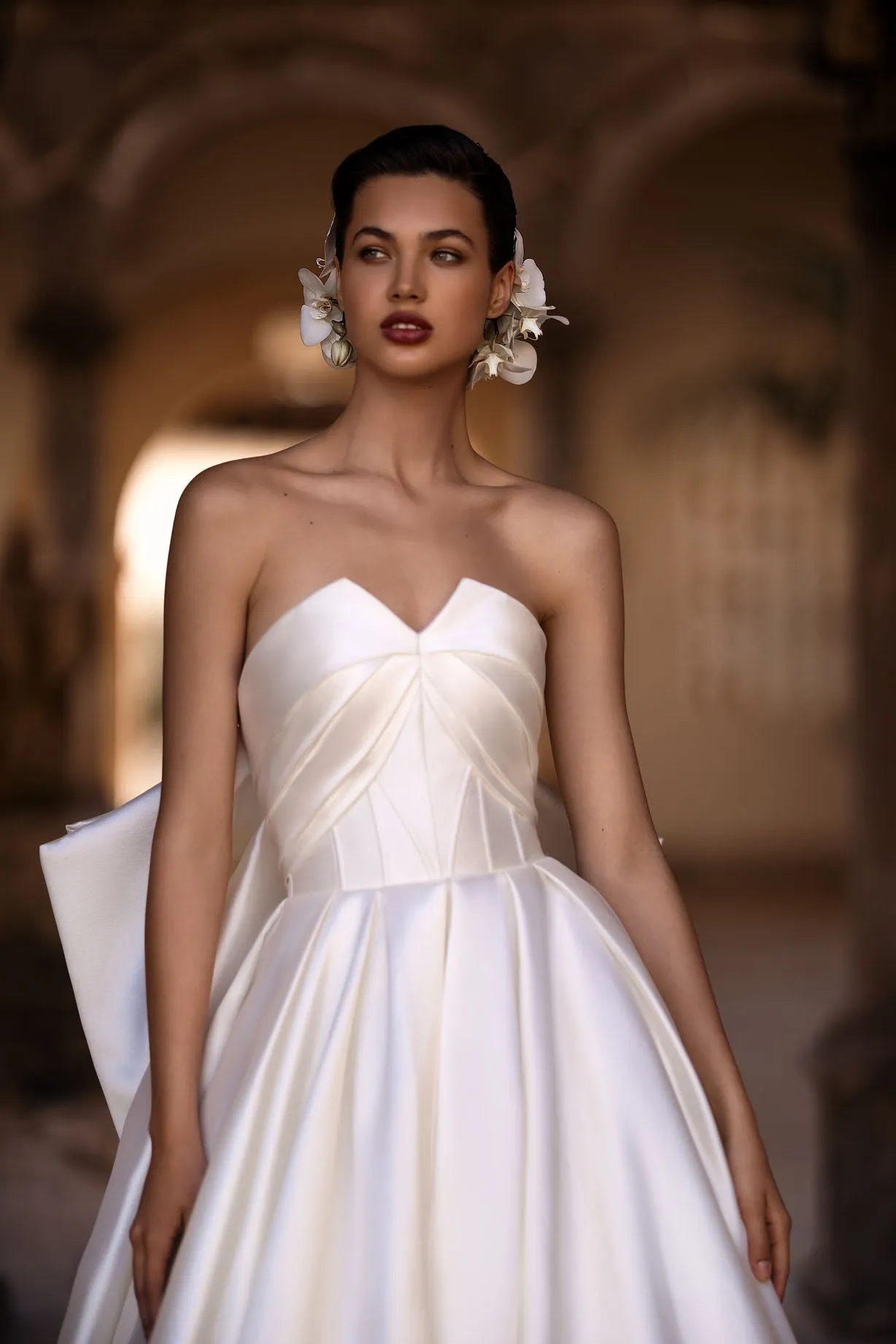 Introducing our captivating A-line wedding dress, a vision of elegance and sophistication. Crafted from luxurious glossy fabric, it exudes a radiant sheen that commands attention and creates a sense of opulence. - Image 3