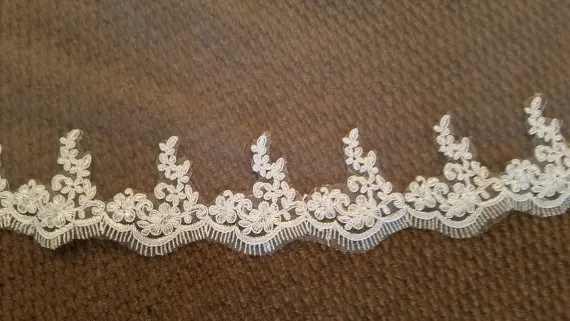 Lace Wedding Veil 1 Layer Fingertip Bridal Veil in Ivory, White - Image 4
