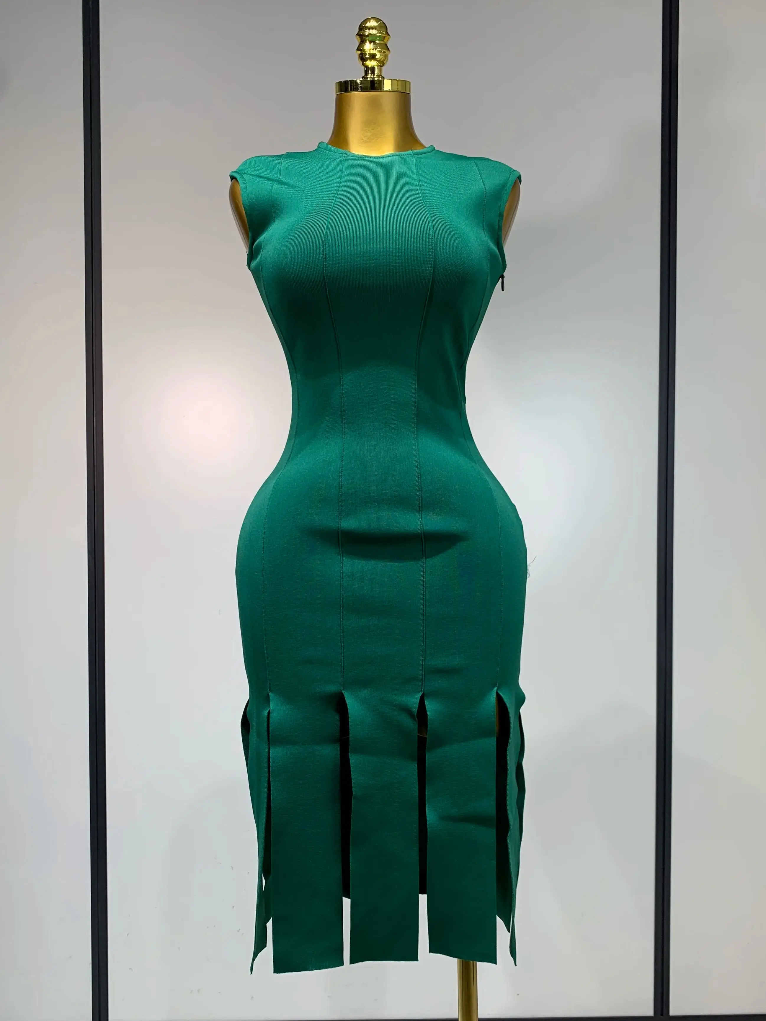 Luxury Birthday Dress Sexy O Neck Sleeveless Hollow Out Fringe Dress Women Green Slim Dresses Elegant Evening Party Club Gowns