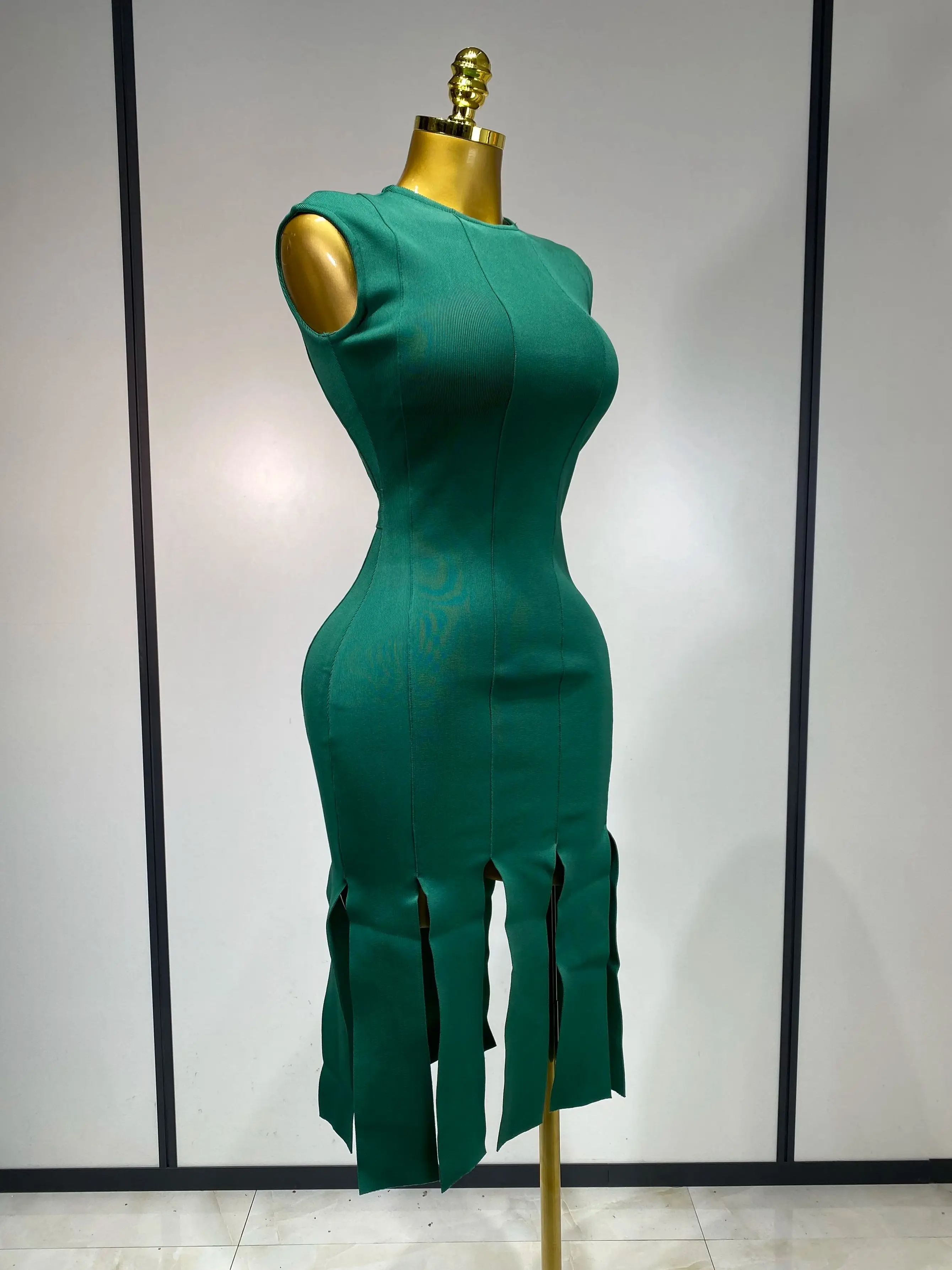 Luxury Birthday Dress Sexy O Neck Sleeveless Hollow Out Fringe Dress Women Green Slim Dresses Elegant Evening Party Club Gowns - Image 2