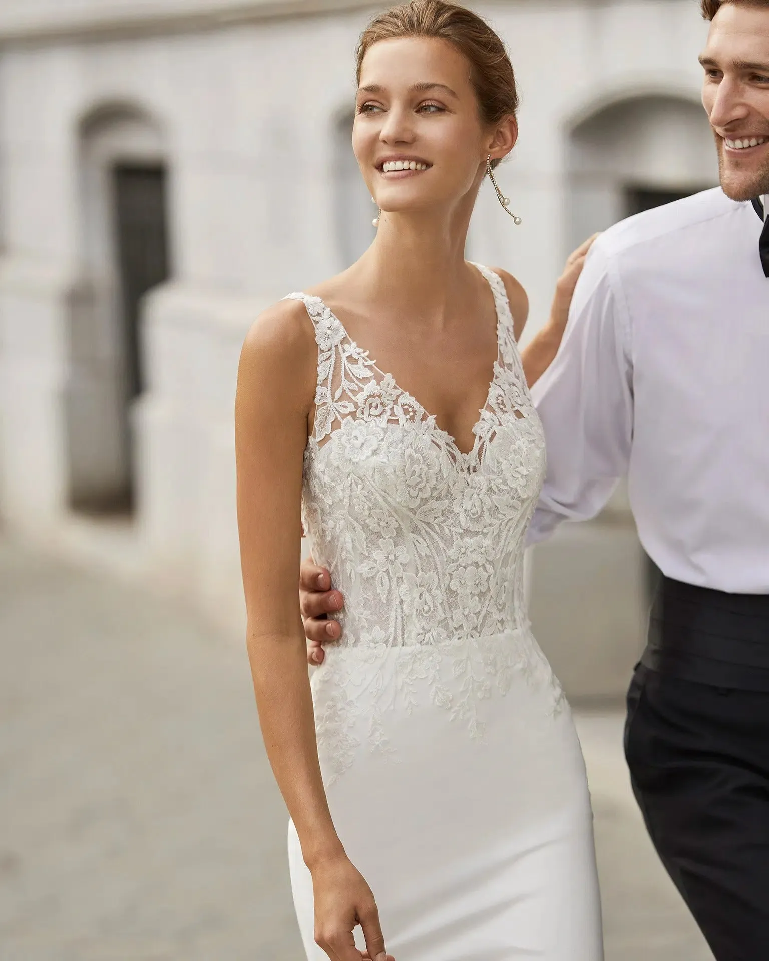 Mermaid Wedding Dress in Crepe with V-Neckline Vestido De Novia Bridal Gown Bow Satin Court Train Mermaid Satin Modern Princess - Image 3