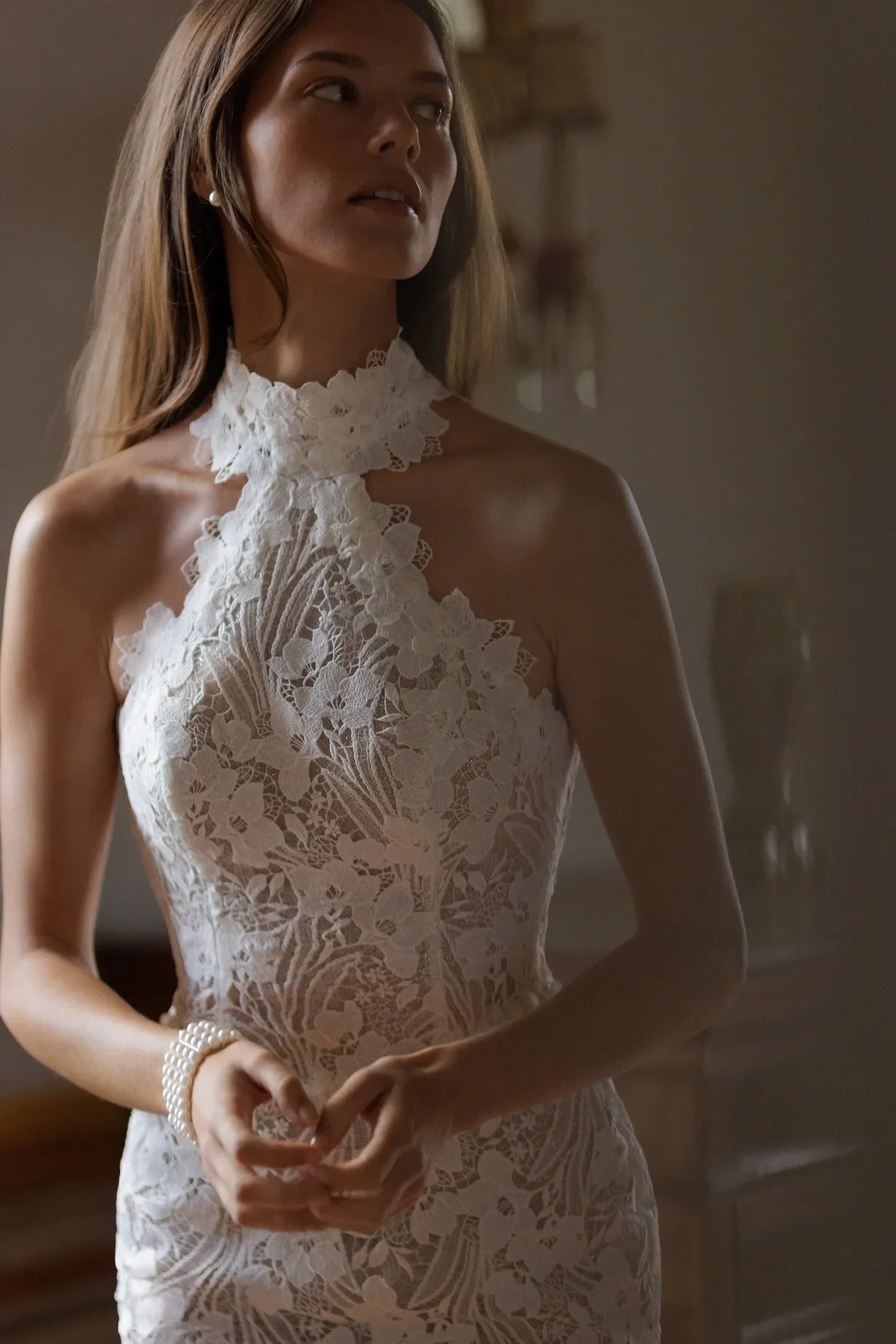 Sleeveless turtleneck top with mermaid tail skirt made of guipure-lace featuring floral ornament all over the dress. - Image 2