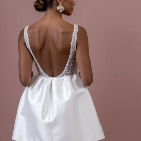 Mini Wedding Gown with a Stylish Cut for Chic and Confident Brides - Image 5