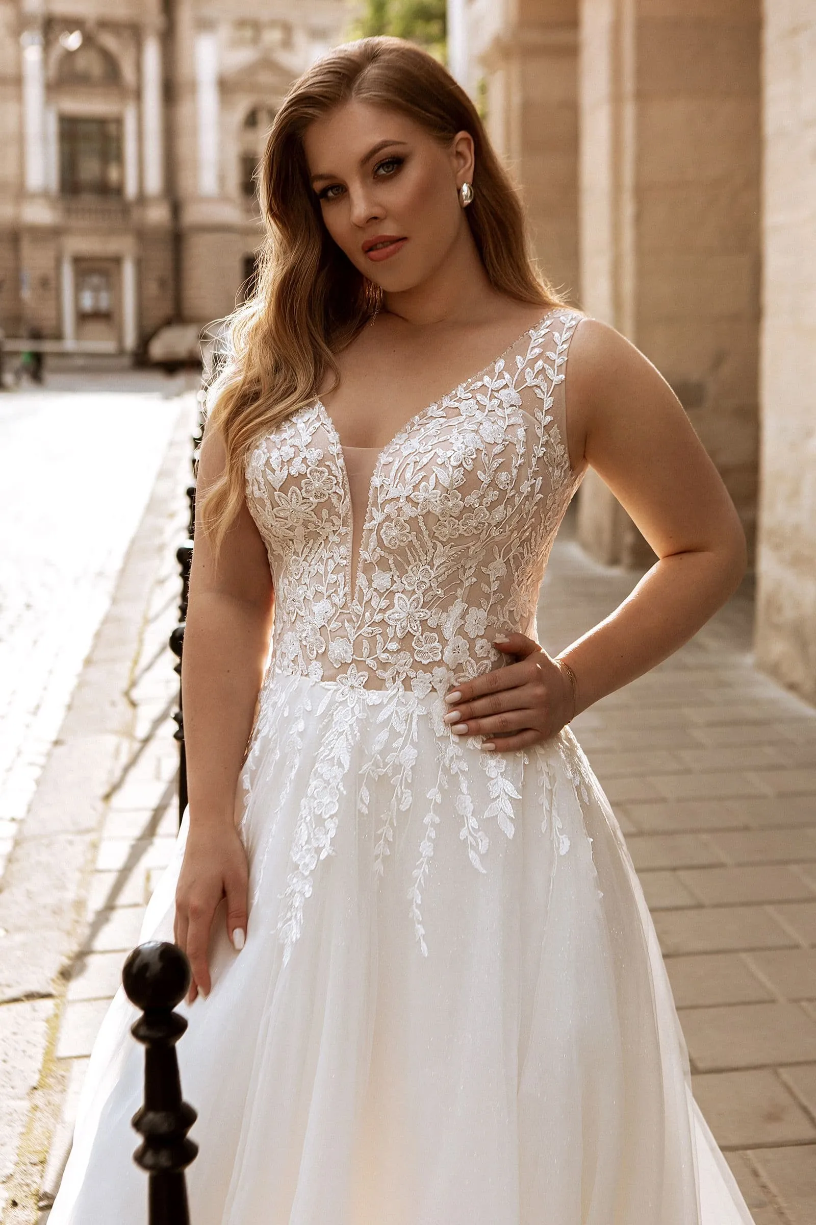 Modern Sexy V Neck A Line Women's Wedding Dresses Pretty Appliques Lace Bride Gowns Graceful Sleeveless Beach Vestidos De Novia - Image 4