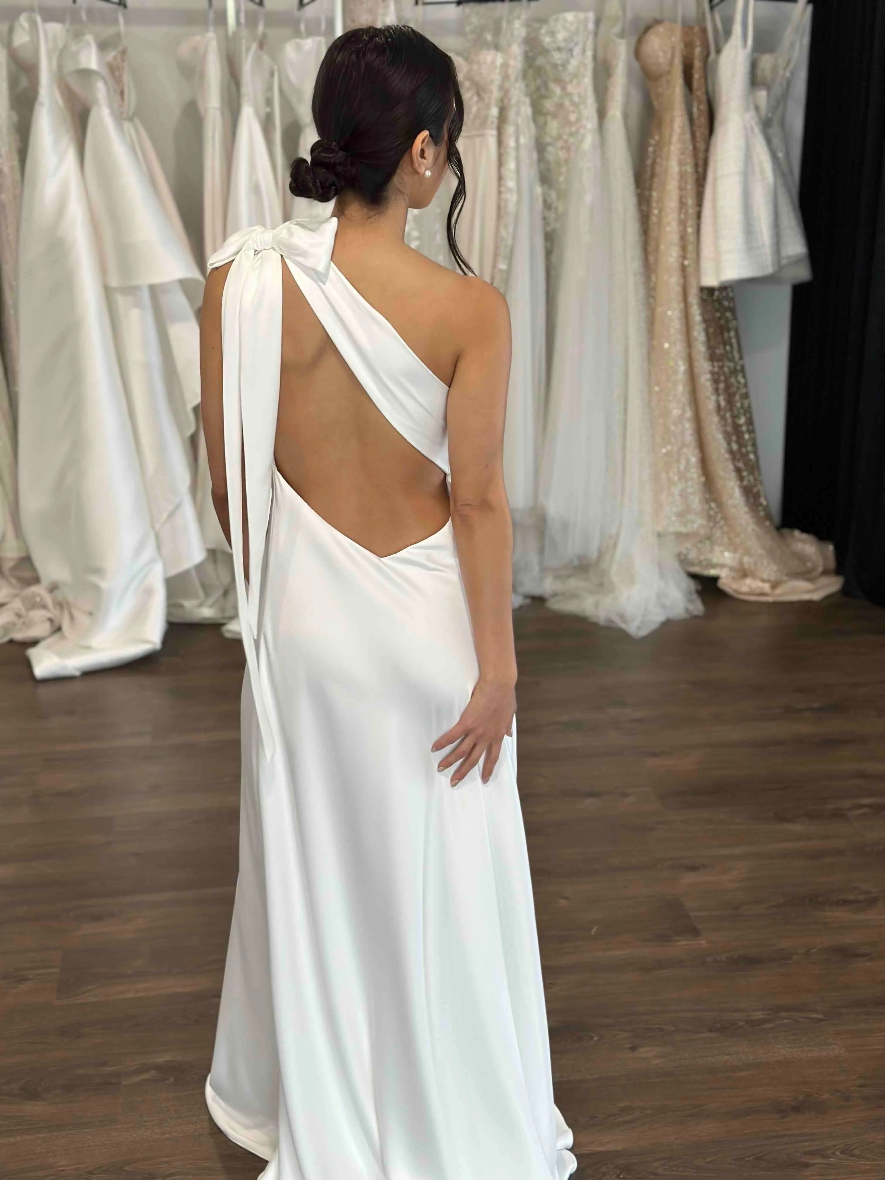 One-shoulder neckline with Side Skirt split Wedding Dress Court Train Dress Bridal Gown Vestido De Novia Satin Skirt Bow - Image 2