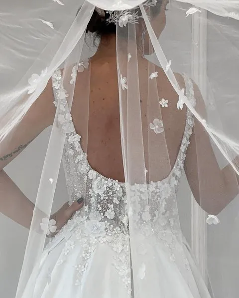 Pretty V Neck Floral Pearls A-line Wedding Dress Spaghetti Strap Flowers Satin Bridal Dresses Side Slit Backless Wedding Gowns - Image 2