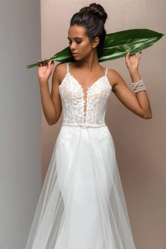 Romantic Mermaid Wedding Dress with Straps, V-Neckline, and Lace Embellishments for a Stunning Bridal Look - Image 2