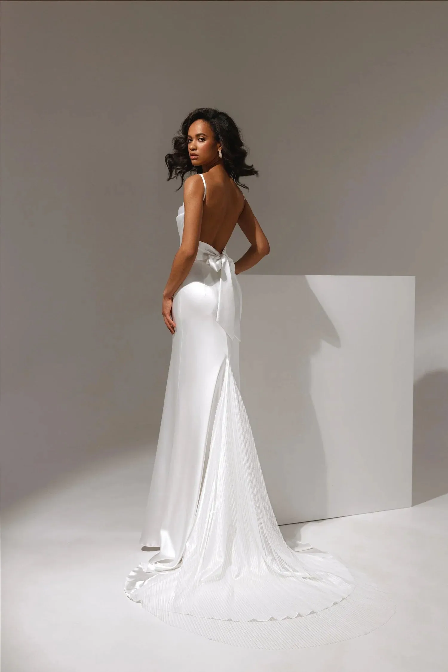 Satin Backless Mermaid Boat Neck Sleeveless Floor Length Sweep Train Pleats Temperament and Modern Evening Dress - Image 2