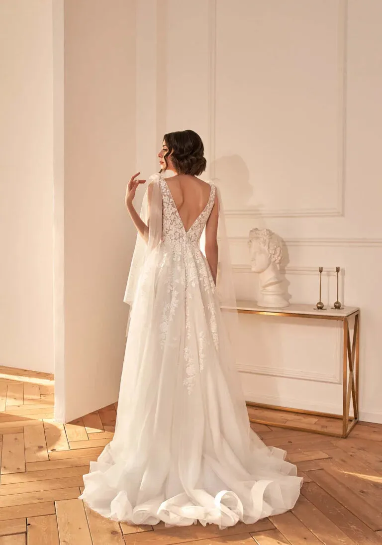 Sexy Backless V Neck Appliques Wedding Dresses Luxury Spaghetti Straps Ribbons Sweep Train A Line Bridal Gown - Image 2