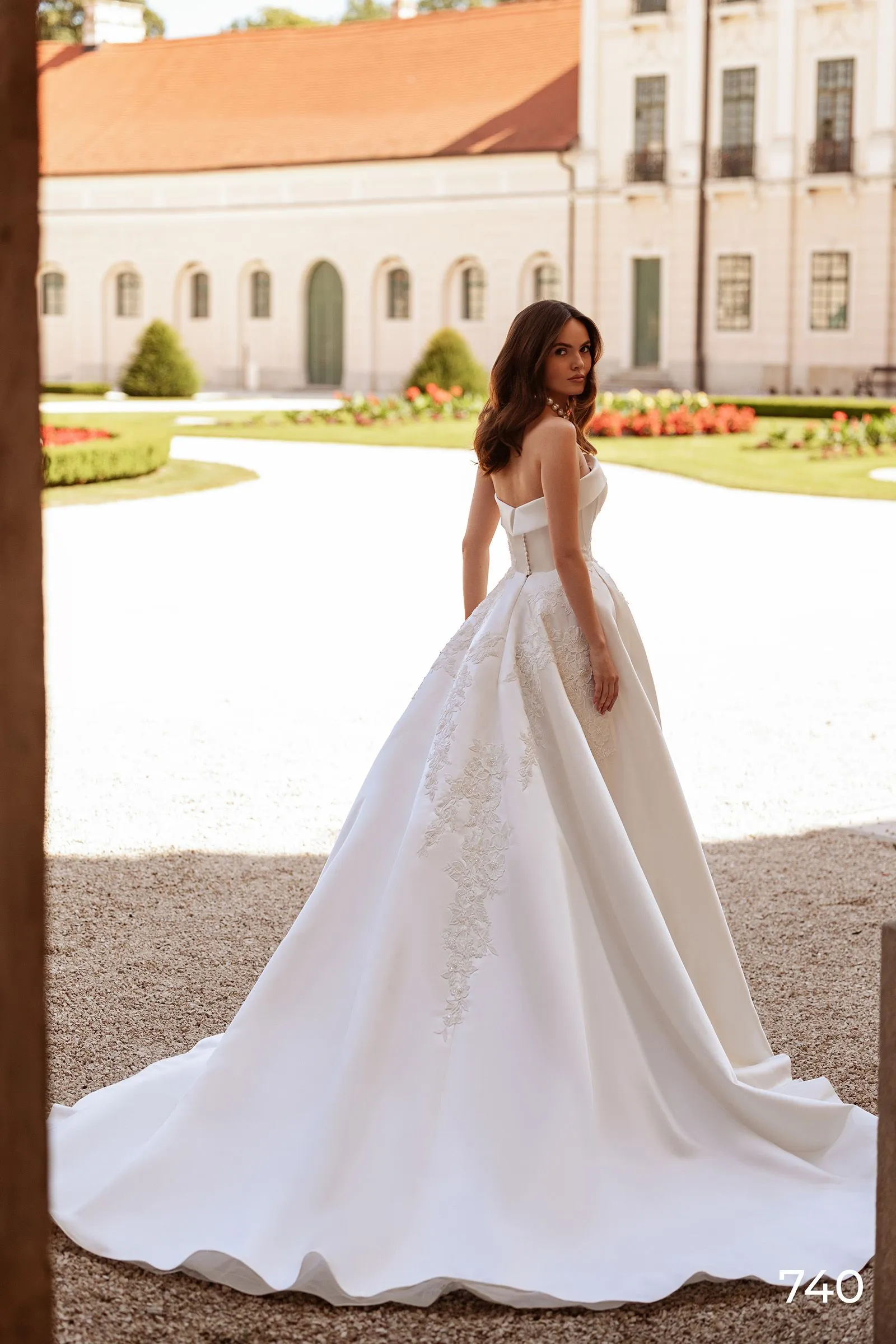 Sexy Strapless Sequin Decal Wedding Dress A-line Sleeveless Satin Bride Dress - Image 2