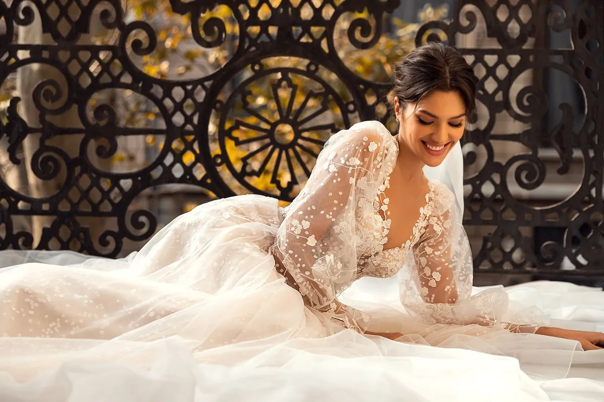 Sheer V-neck with Lace Flowers Applique Long Sleeves Iovry Wedding Dress Tulle xvideos noiva Bridal Dress - Image 9