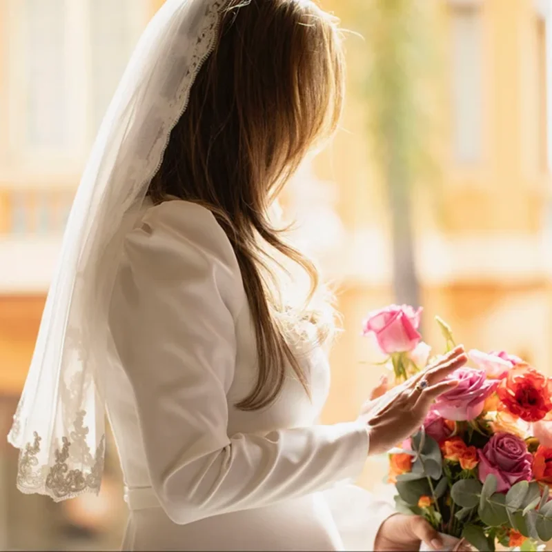 Short Bridal Veil Lace Tulle Wedding Veil in White , Off-white , Ivory