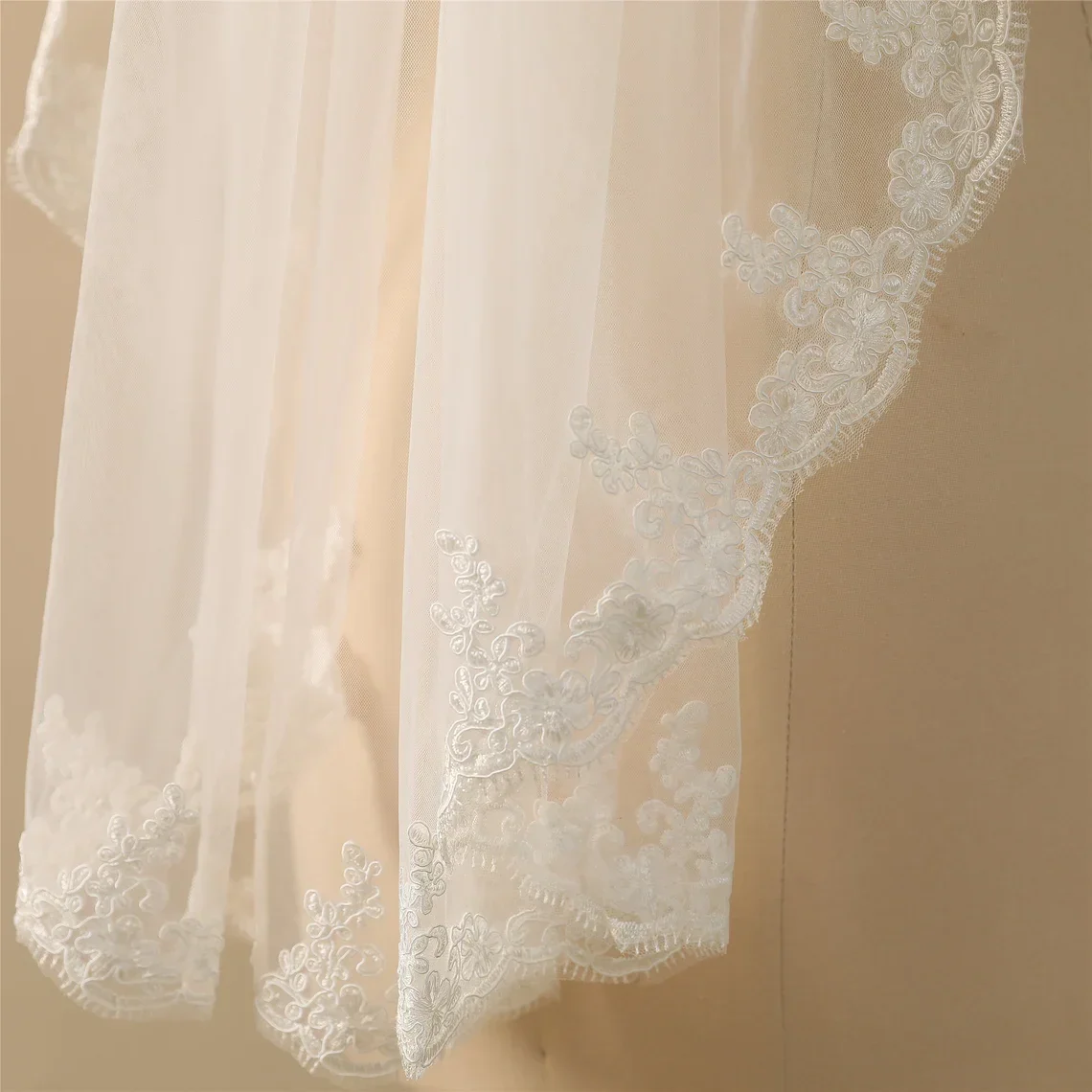 Short Bridal Veil Lace Tulle Wedding Veil in White , Off-white , Ivory - Image 3