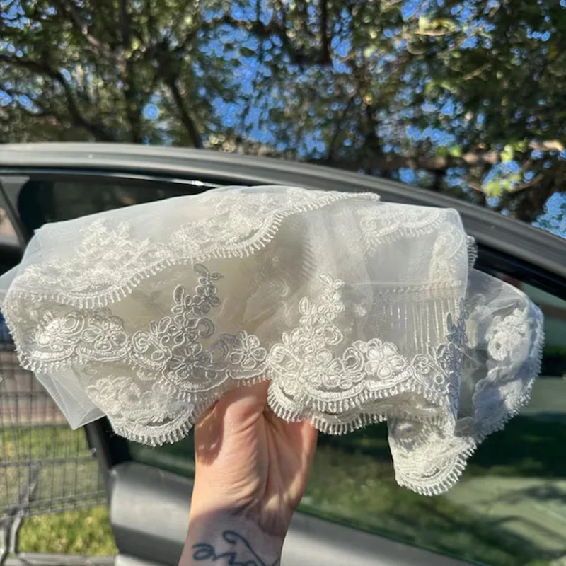 Short Bridal Veil Lace Tulle Wedding Veil in White , Off-white , Ivory - Image 6