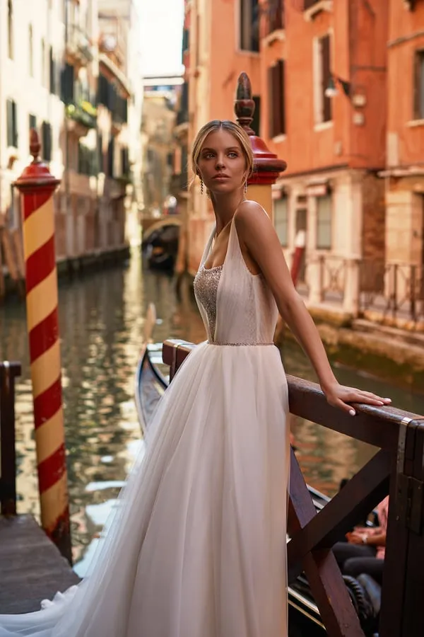 Simple Modern A Line Women's Wedding Dresses Charming Square Collar Bride Gowns Sleeveless Backless Sequined - Image 2