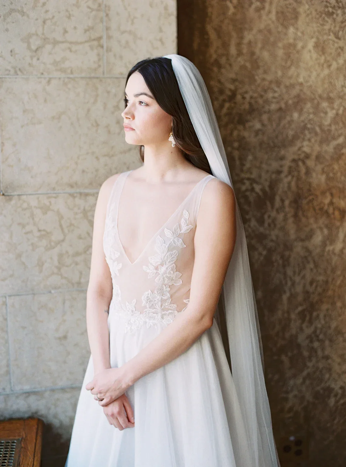 Single-Layer Cut Edge Bridal Veil Extra Wide Soft Tulle Top Gather Add a Metal Comb  in White , Off-White , Ivory ,Champagne - Image 3