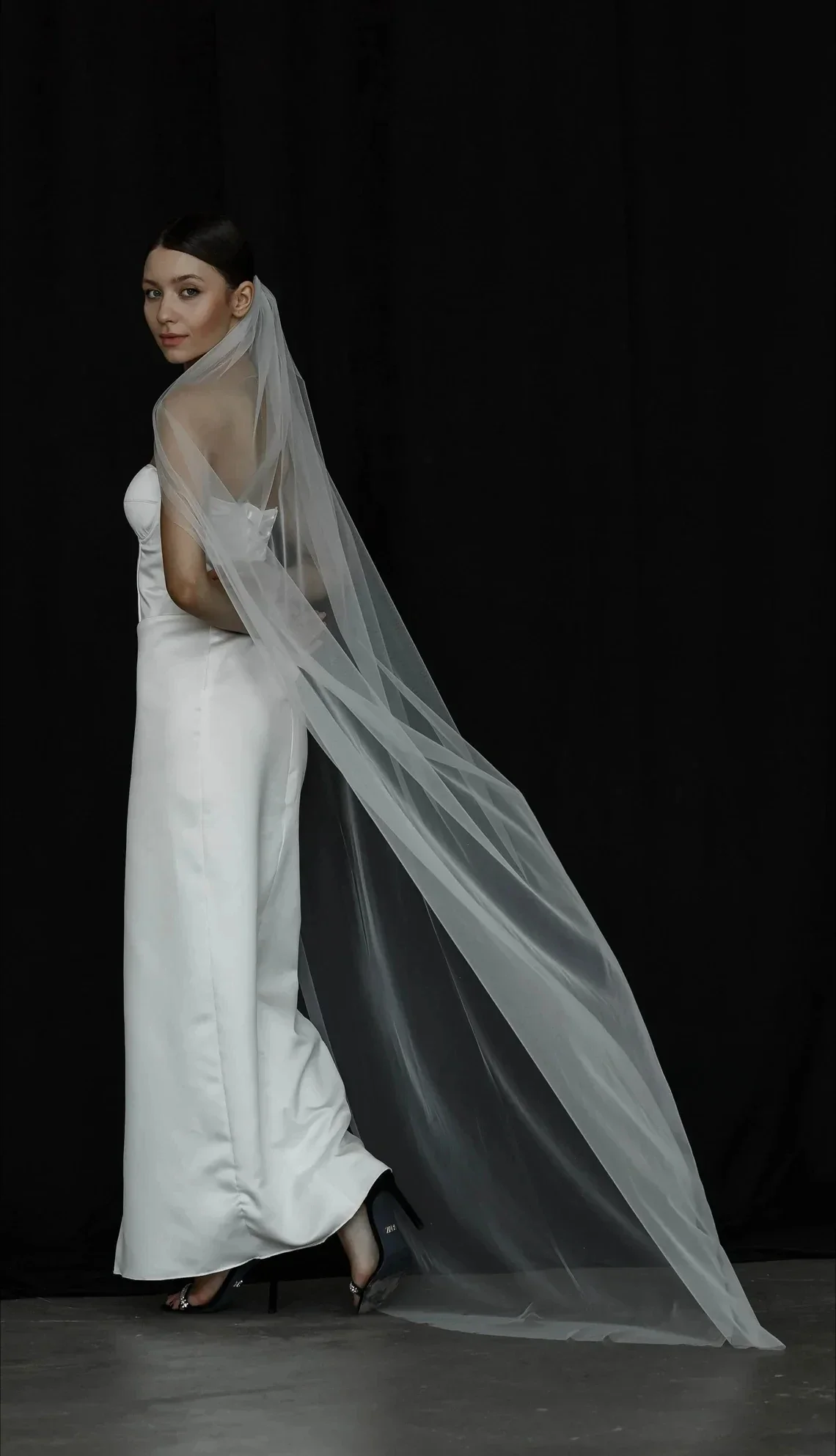 Single Layer Soft Simple Wedding Veil - Image 3