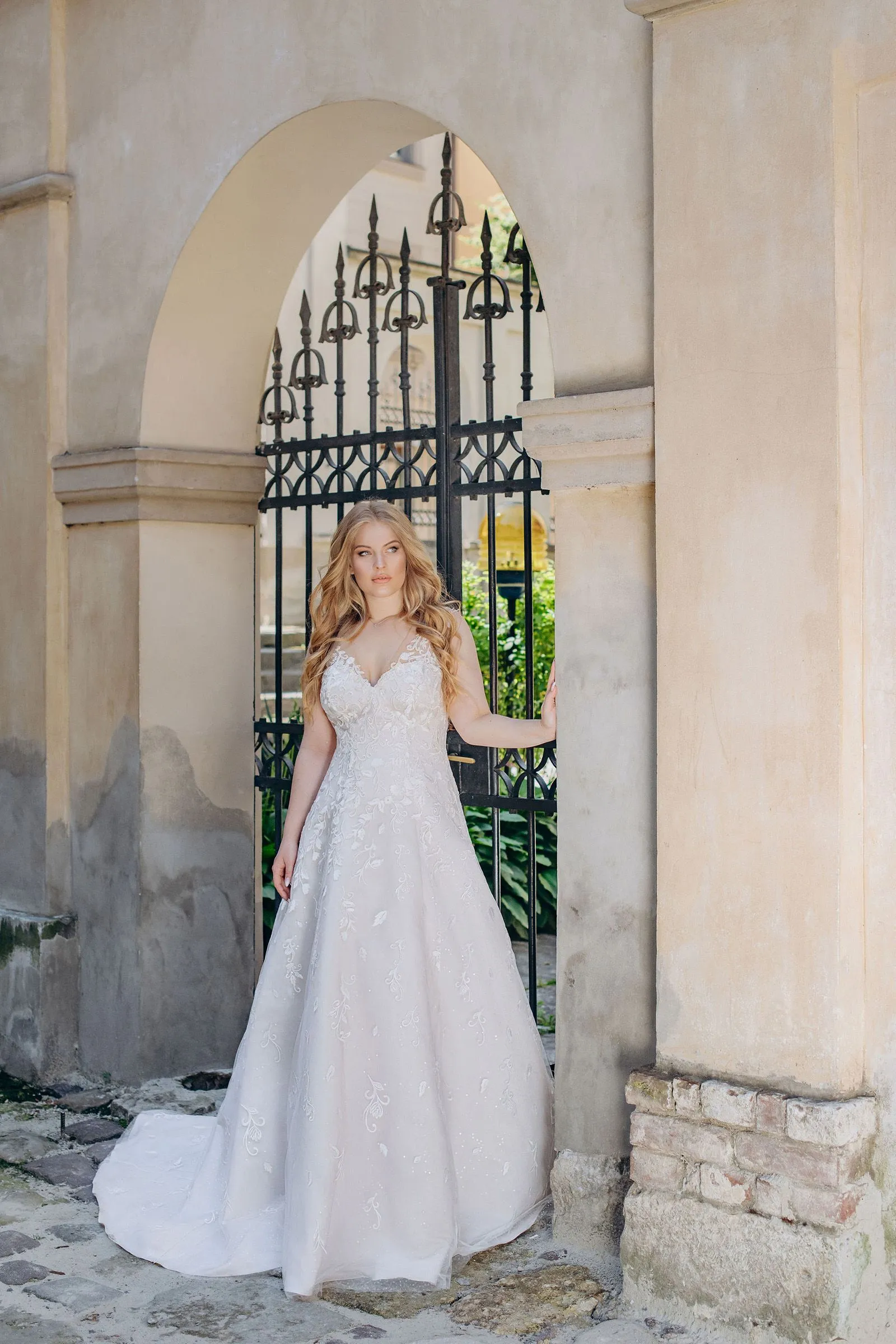 Spaghetti Straps Plus Size Wedding Dresses for Women Summer Satin Bridal Gowns with Lace - Image 2