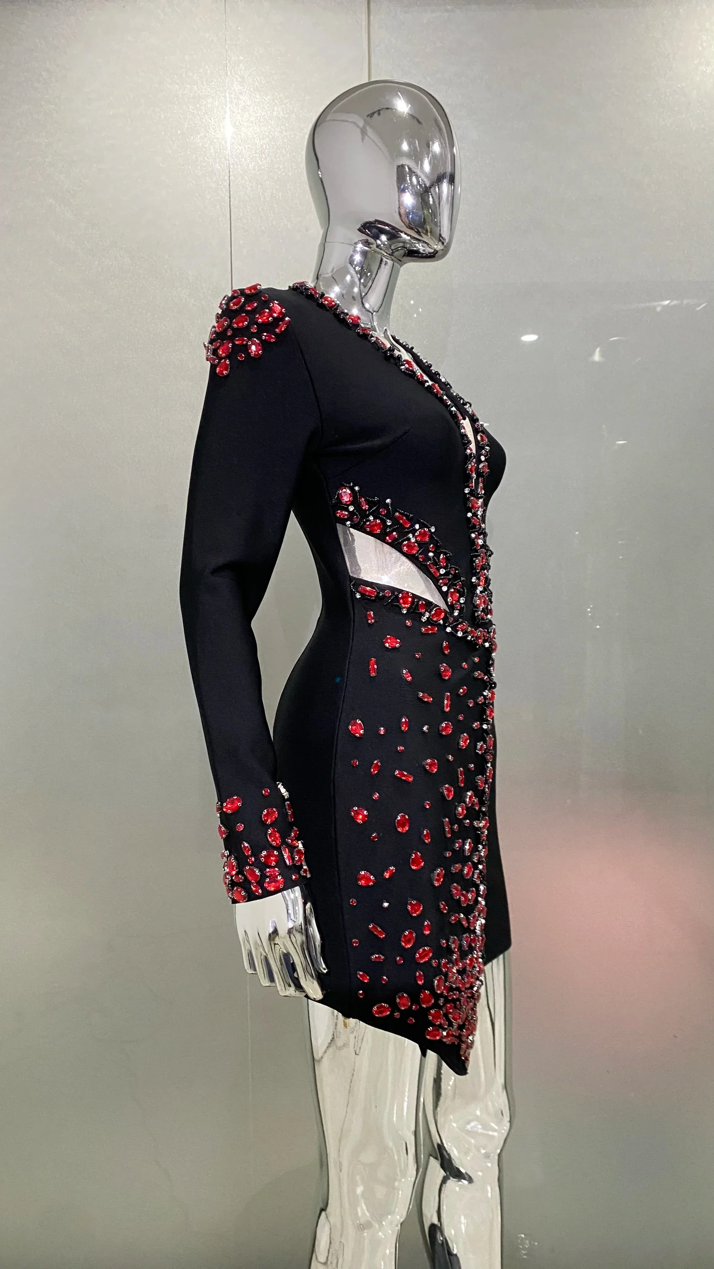 Red Diamonds Beading Sexy Hollow Out Black Mini Bandage Dress Luxury Woman Evening Party Dress Birthday Party Outfit - Image 4